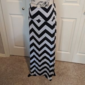 Black & White Chevron Stripe Maxi Skirt
